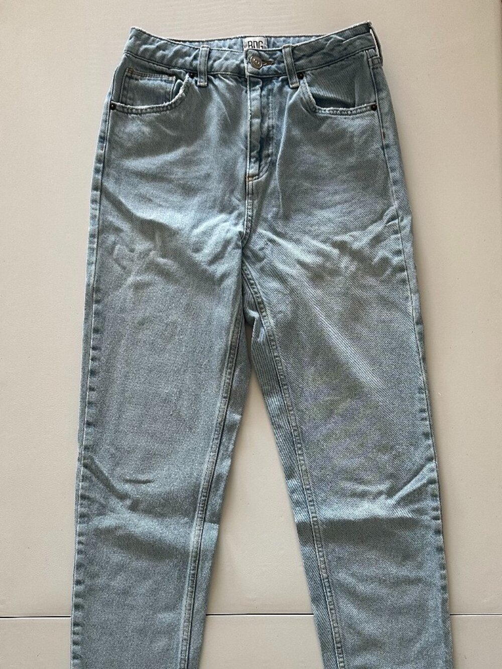 BDG Women’s Mom Jeans Light Wash Size 28W 32L